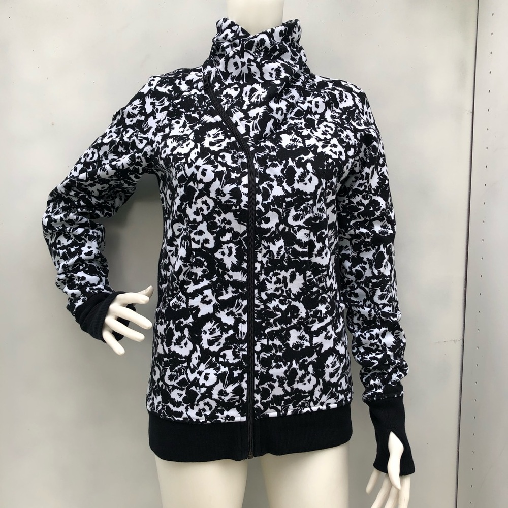 Lululemon Cozy Cuddle Up Jacket Size 6